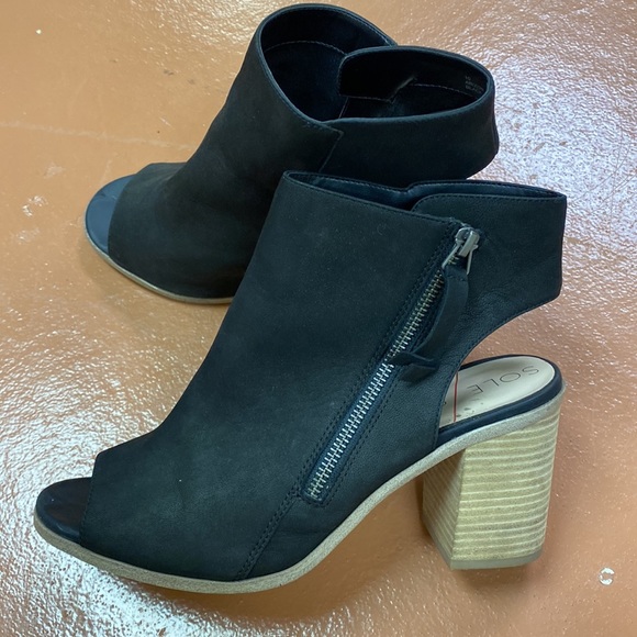 Sole Society open toe fall sandals. Side zipper very comfortable. Gently worn. - Picture 3 of 5